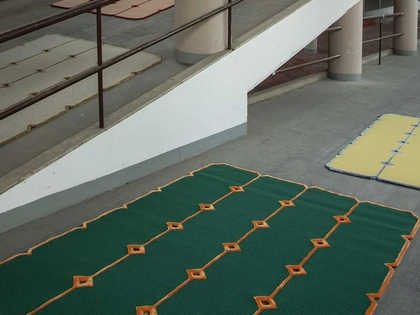 Tappeto Cut Out verde di Carpet Edition