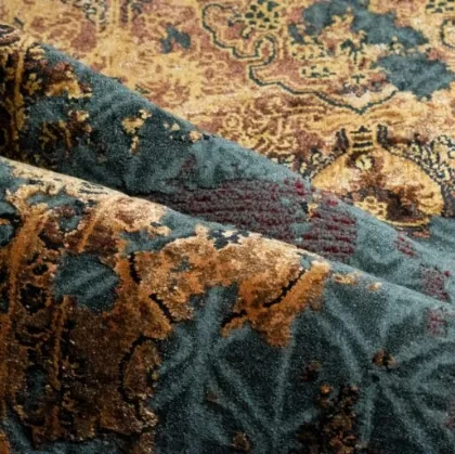 Tappeto in viscosa, lana e cotone Damask Revise Grigio Bruciato di Carpet Edition