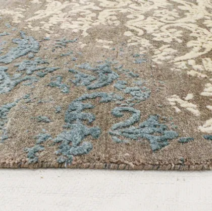 Tappeto in bamboo e cotone Damask Elegance Ghiaccio di Carpet Edition