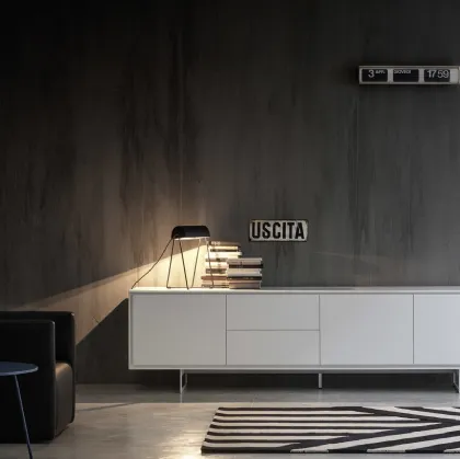 Tappeto a righe bianco e nero Folding di Carpet Edition