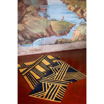 Tappeto Kyrin Gold e Urihi Black di Carpet Edition