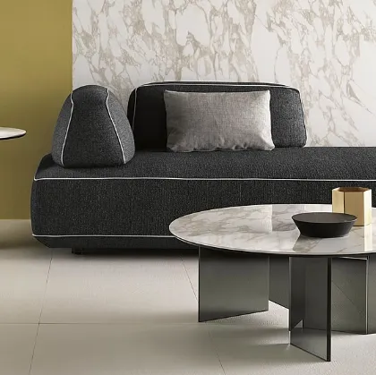 Tavolino in ceramica effetto marmo con basamento in vetro Metropolis di Tonelli