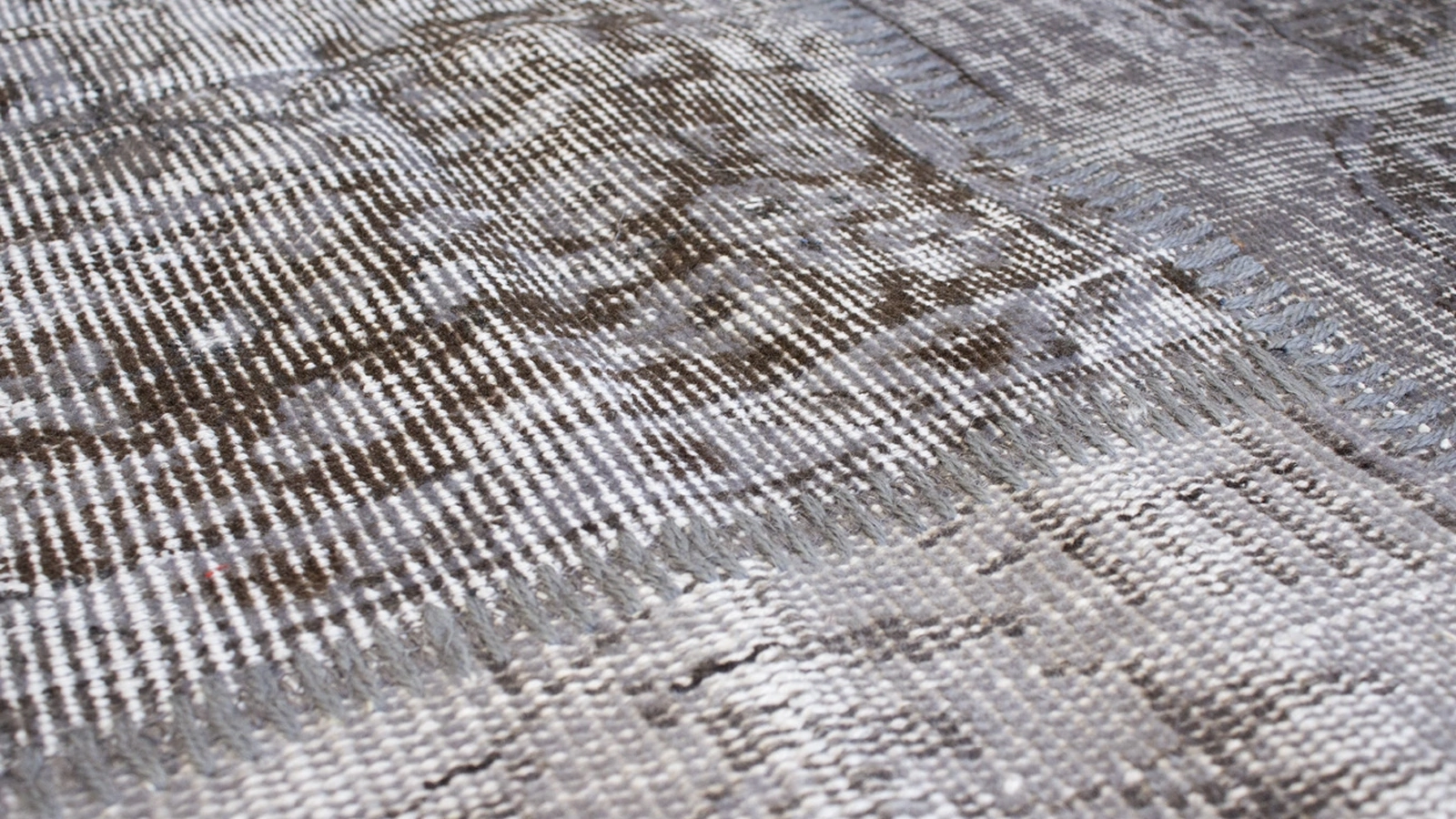 Tappeto Patchwork Light Grey di Carpet Edition