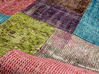 Tappeto Patchwork Multicolor in Lana e Cotone di Carpet Edition