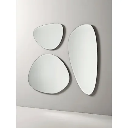 Specchi sagomati con bordi bisellati Spot S M L di Midj