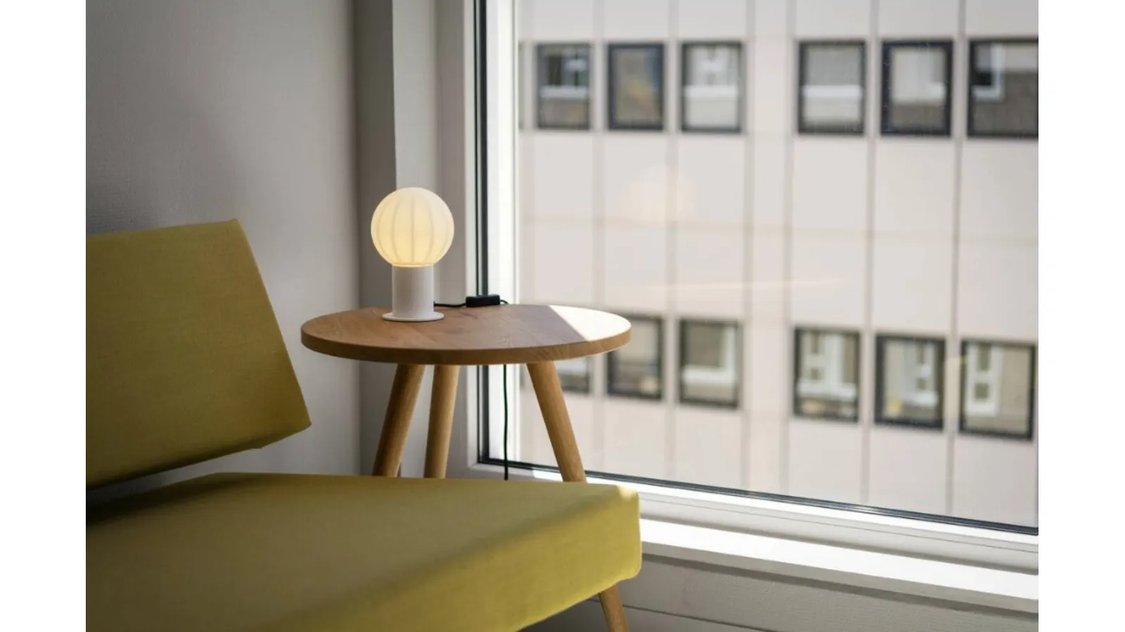 Lampada da tavolo in alluminio con diffusore in vetro Varyt SLV