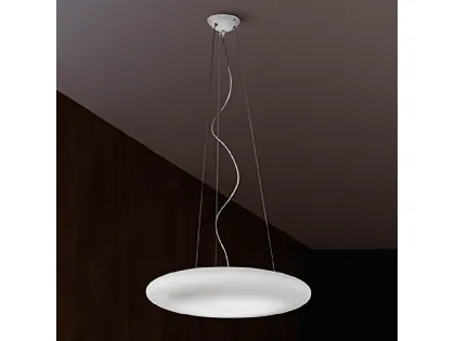 Lampada a sospensione con diffusore in vetro opale satinato soffiato con struttura in metallo verniciato bianco opaco Mentos di Zafferano