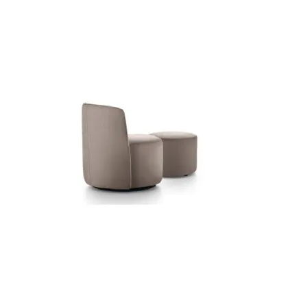 Poltroncina dalla forma rotonda e morbidamente imbottita Chloè di Ditre Italia