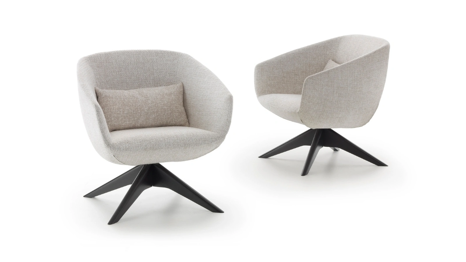 Poltroncina girevole in tessuto, imbottita con base in legno Mya di Pacini e Cappellini