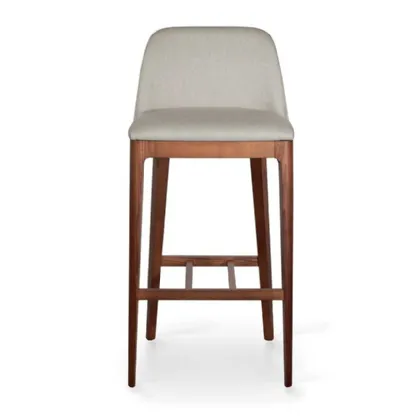 Sgabello in tessuto imbottito con struttura in legno Becky Stool di Pacini e Cappellini