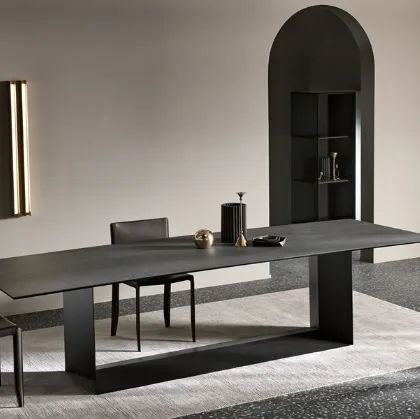 Tavolo in ceramica su basamento in metallo T5 di Tonelli