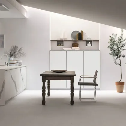 Cucina Moderna con penisola Aliant 10 in vetro e HPL di Stosa