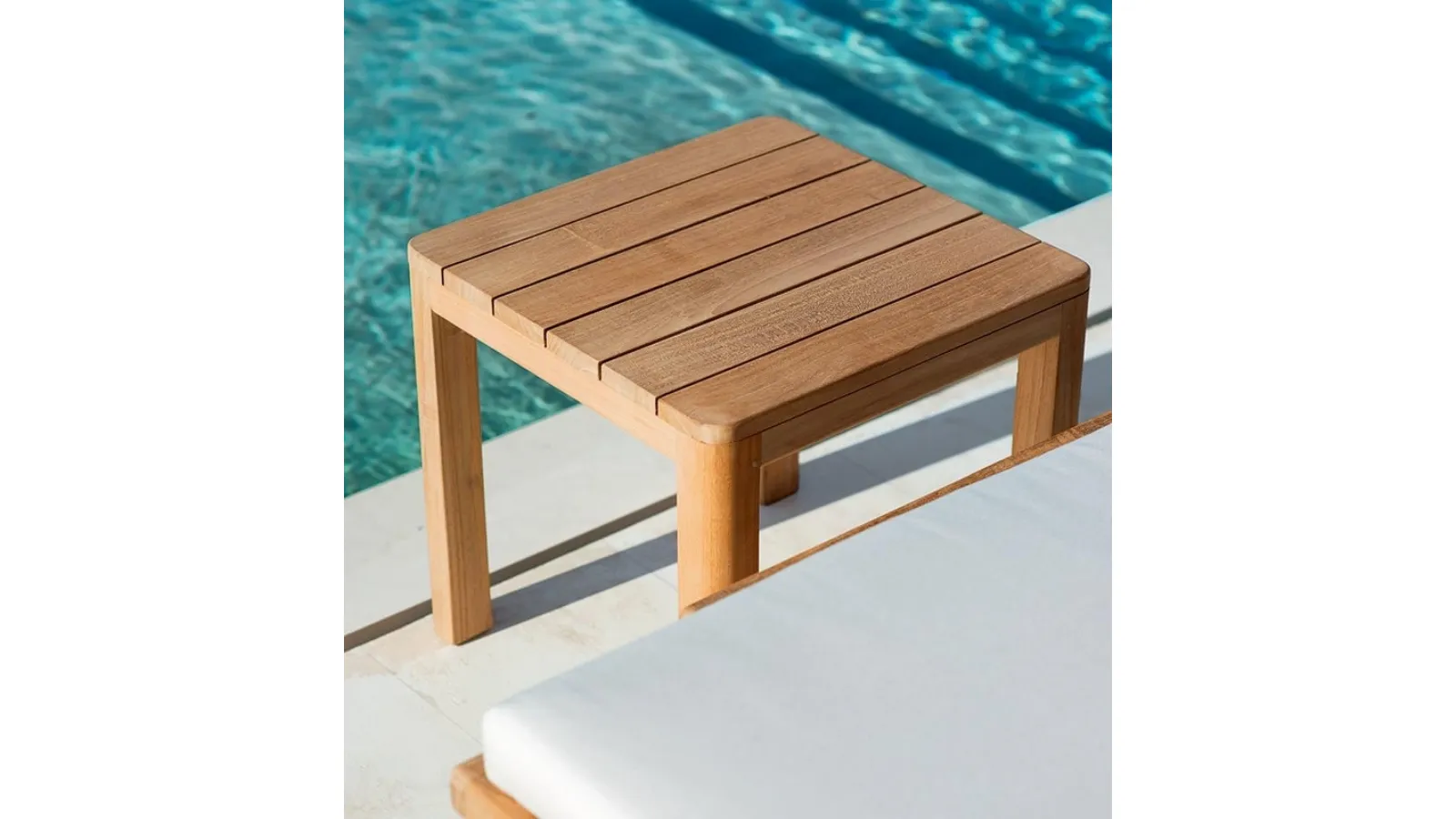 Tavolino Clay Coffee Table in Teak di Ethimo