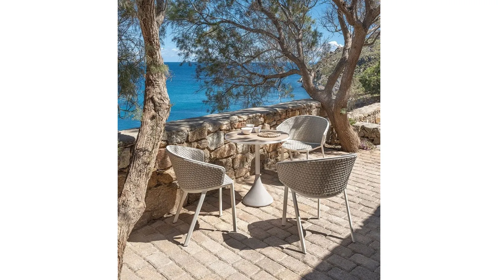 Tavolo Concreto in Teak con base in cemento di Ethimo