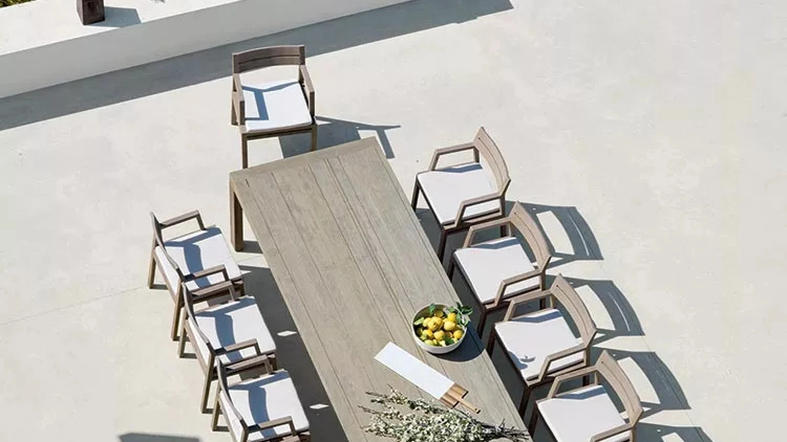 Poltroncina e Tavolo Costes in Teak di Ethimo