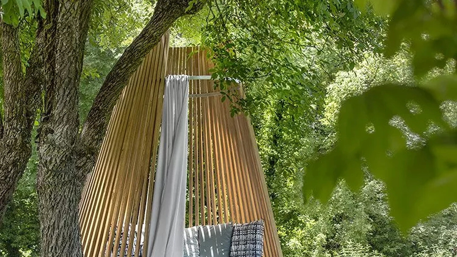 Divano Hut in teak di Ethimo