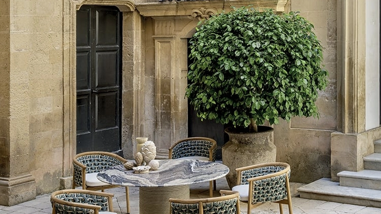 Tavolo Patio in marmo di Ethimo