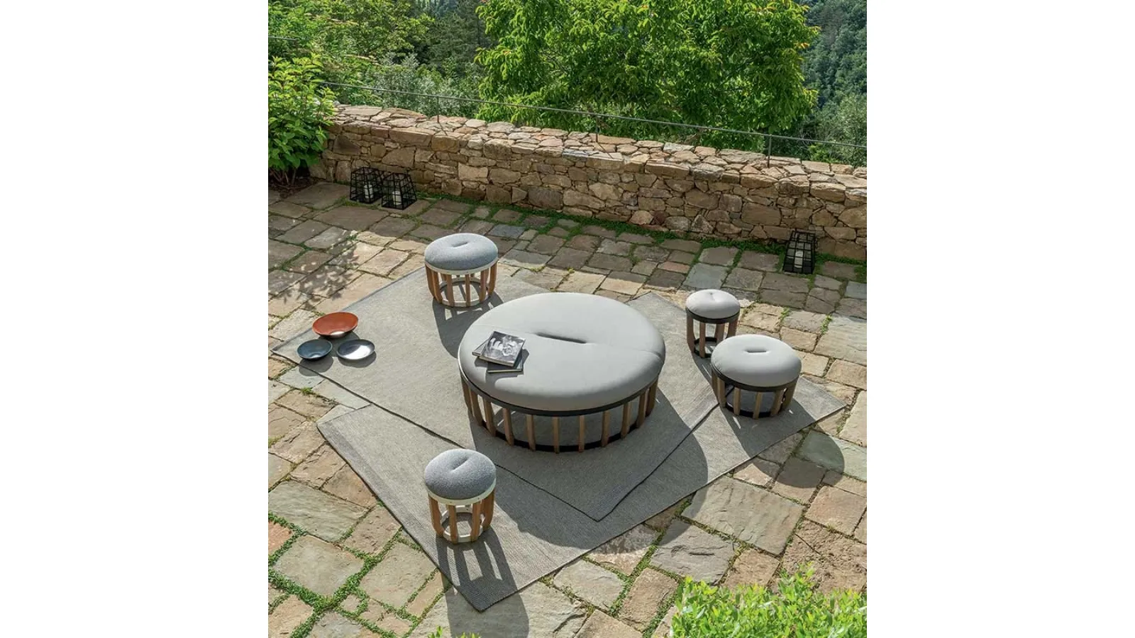 Pouf Swing in tessuto con base in alluminio di Ethimo